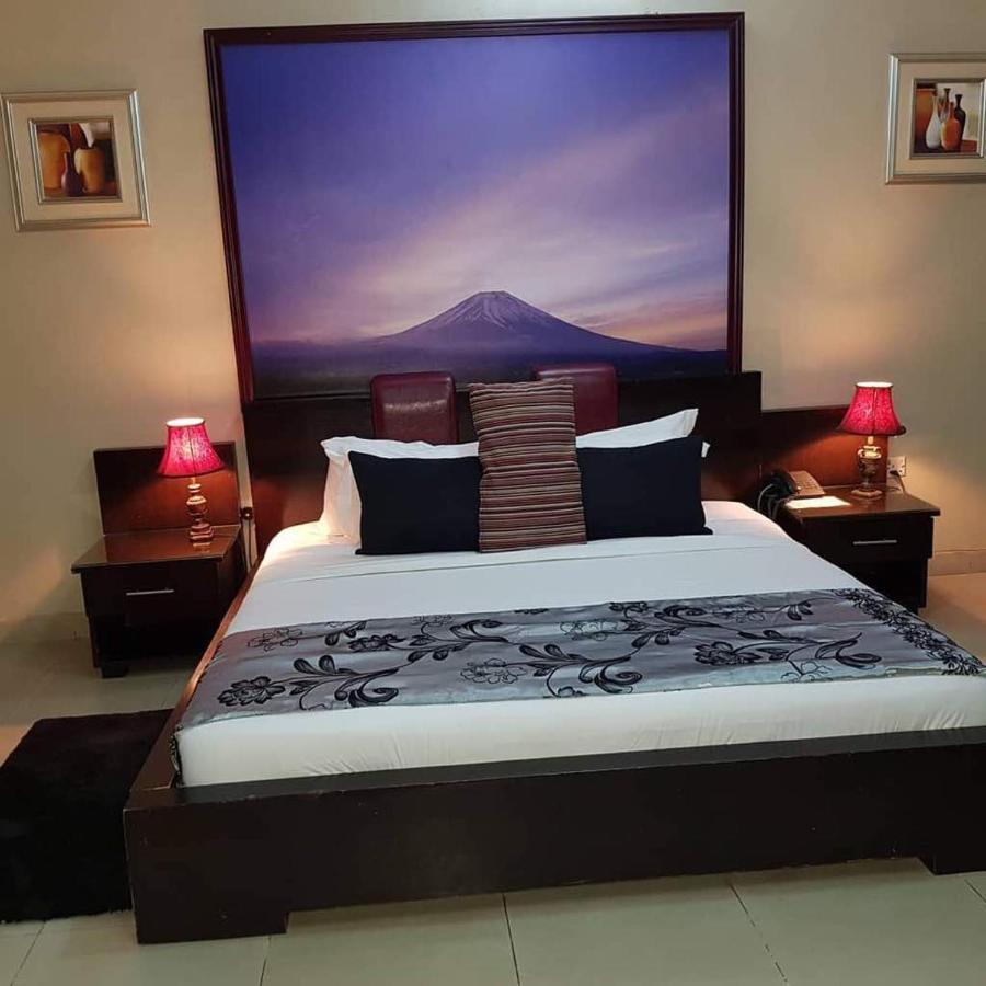 Apartment Royale Hotel&Suite Lagos Esterno foto