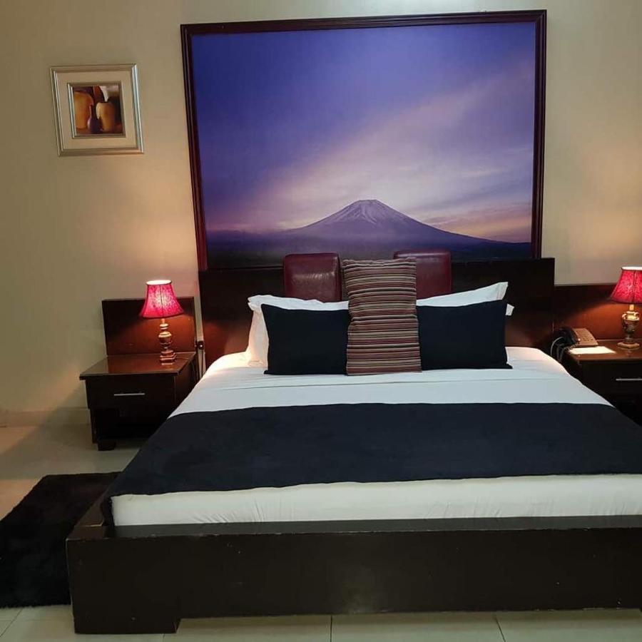 Apartment Royale Hotel&Suite Lagos Esterno foto