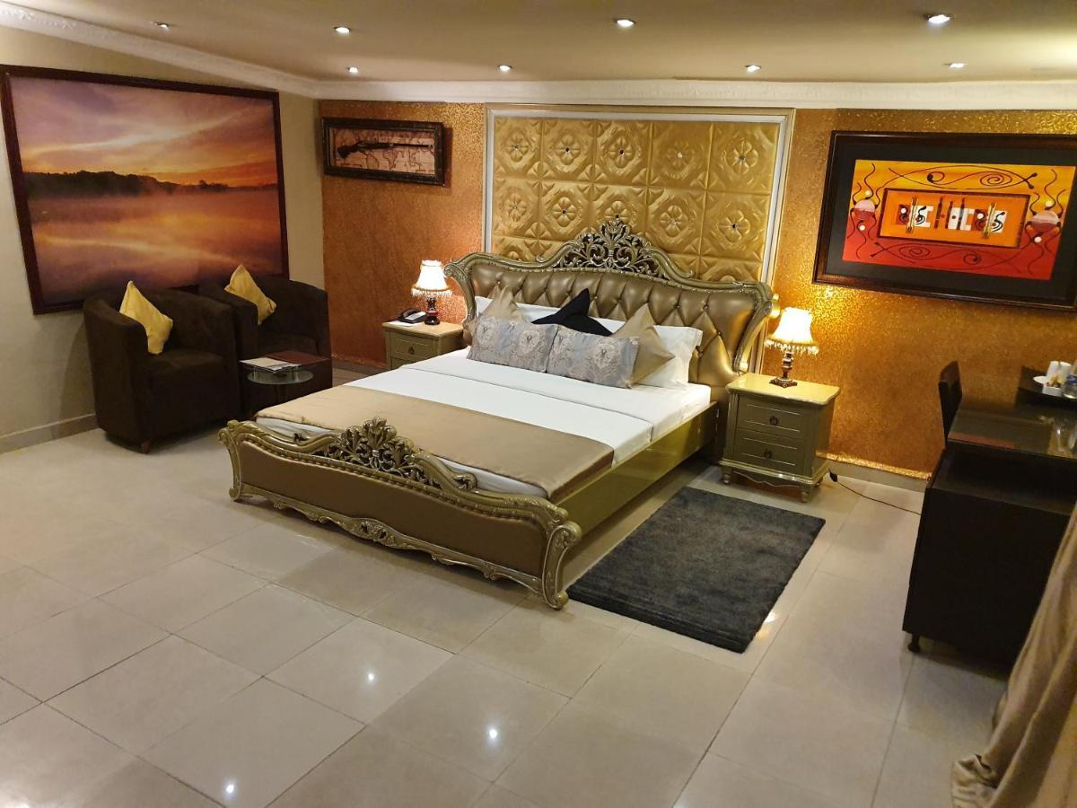 Apartment Royale Hotel&Suite Lagos Esterno foto