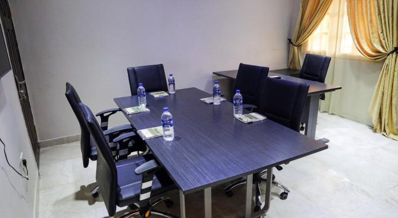 Apartment Royale Hotel&Suite Lagos Esterno foto