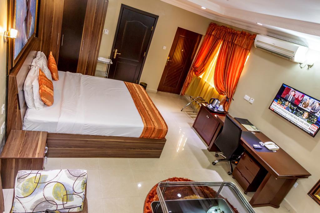Apartment Royale Hotel&Suite Lagos Esterno foto
