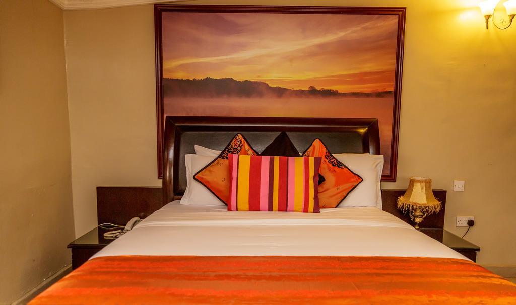 Apartment Royale Hotel&Suite Lagos Esterno foto