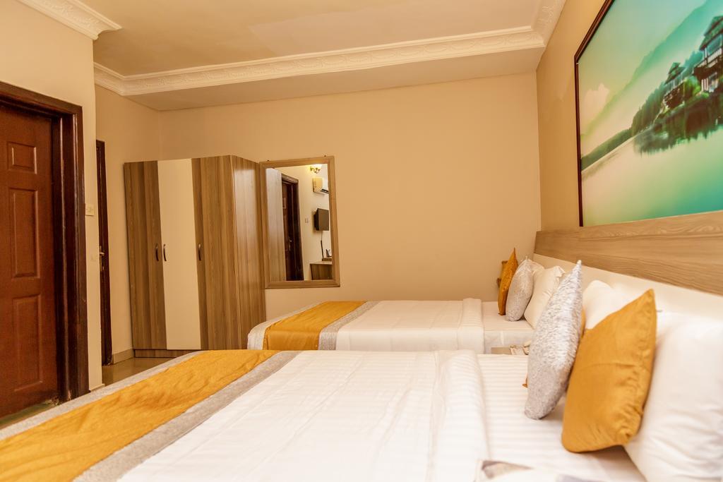 Apartment Royale Hotel&Suite Lagos Esterno foto