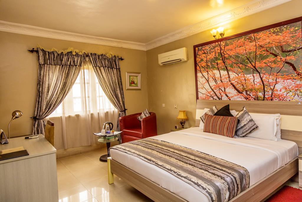 Apartment Royale Hotel&Suite Lagos Esterno foto