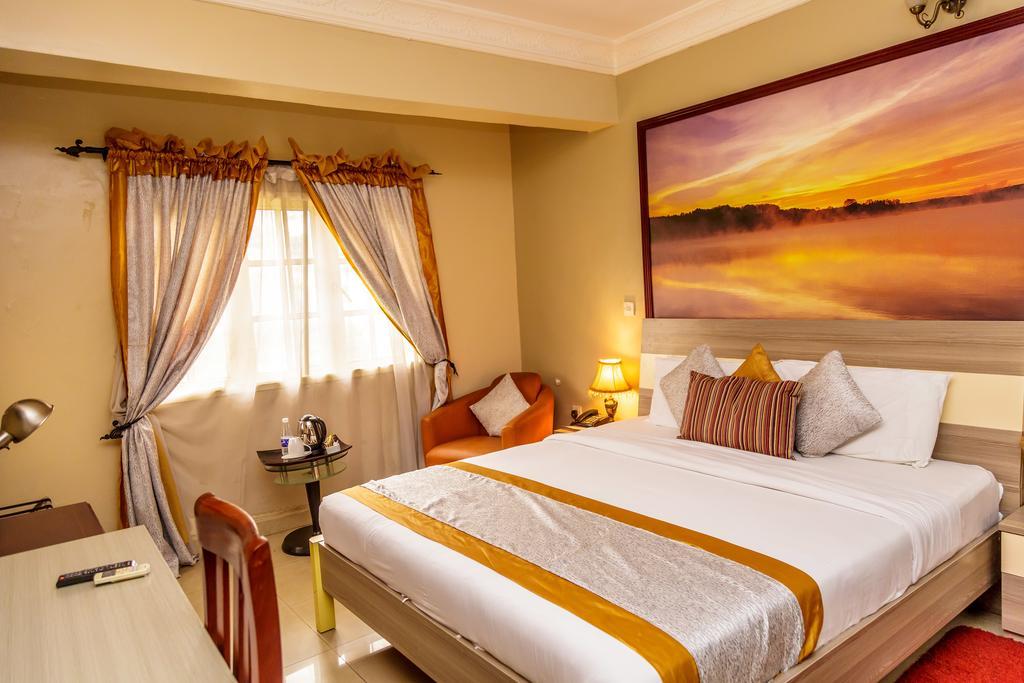 Apartment Royale Hotel&Suite Lagos Esterno foto