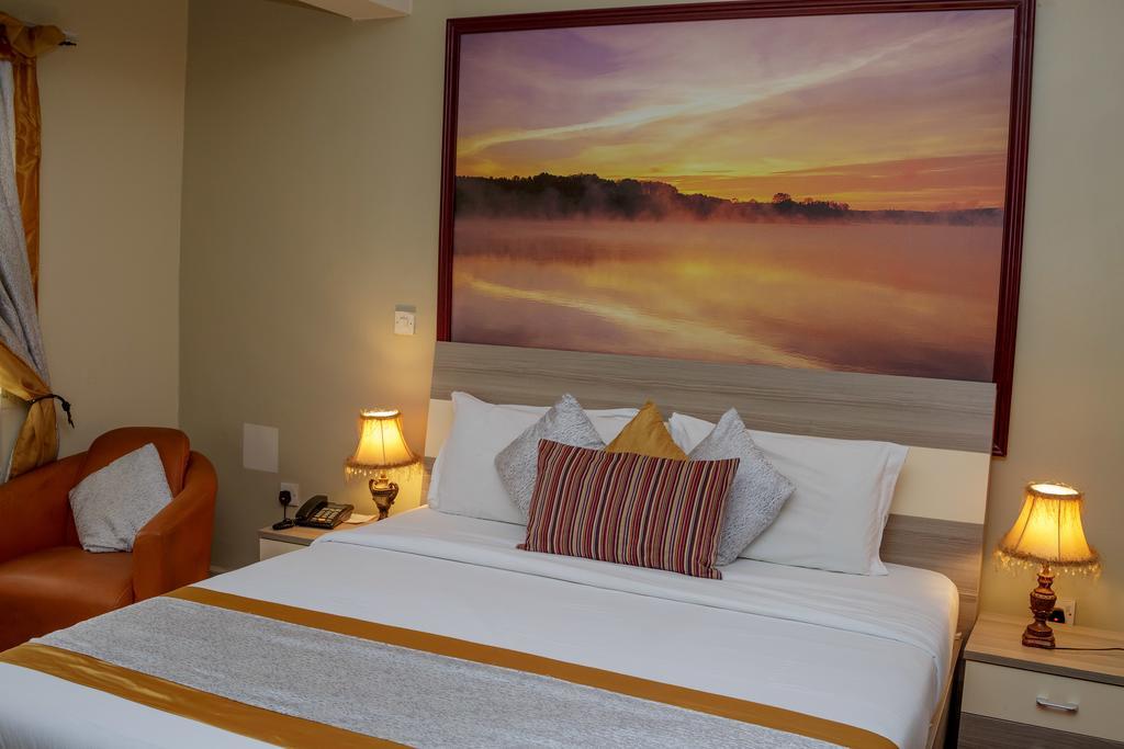 Apartment Royale Hotel&Suite Lagos Esterno foto